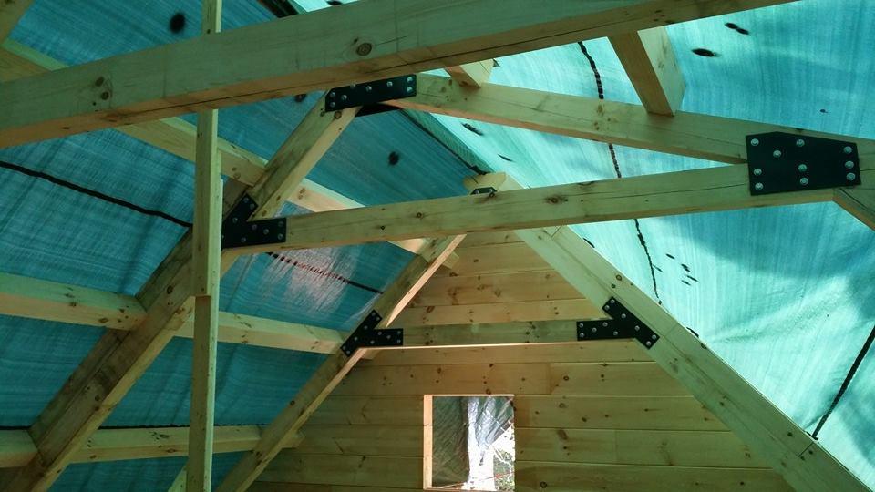 trusses being bolted together with gusset plates, log home construction, Timberhaven, custom built log homes, kiln dried, laminated