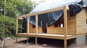 support posts on porch roof, custom built log homes, log home under construction, Timberhaven, kiln dried, laminated, heavy timbered system