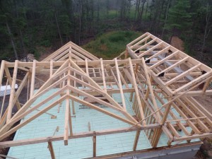 roof assembly of post and beam home under construction, post and beam home design, Timberhaven Log Homes, laminated, kiln dried, heavy timbers, log homes, log cabins, log cabin kits