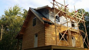 scaffolding used to finish shed dormer of log cabin, log cabin, log cabin homes, log homes, log cabin kits, Timberhaven, under construction, post and beam, laminated, kiln dried, PA manufacturer